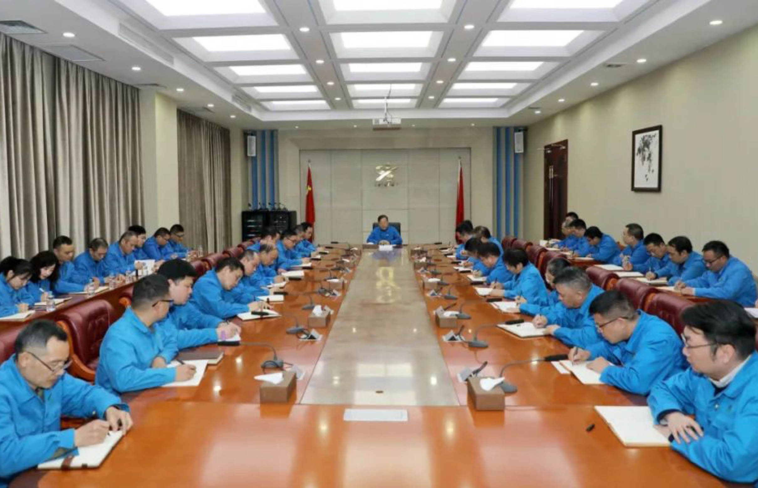 學(xué)習(xí)民營(yíng)企業(yè)座談會(huì)精神——森源集團(tuán)：發(fā)揮裝備能力強(qiáng)、制造能力強(qiáng)、創(chuàng)新能力強(qiáng)的優(yōu)勢(shì)，堅(jiān)守主業(yè)、做強(qiáng)實(shí)業(yè)。